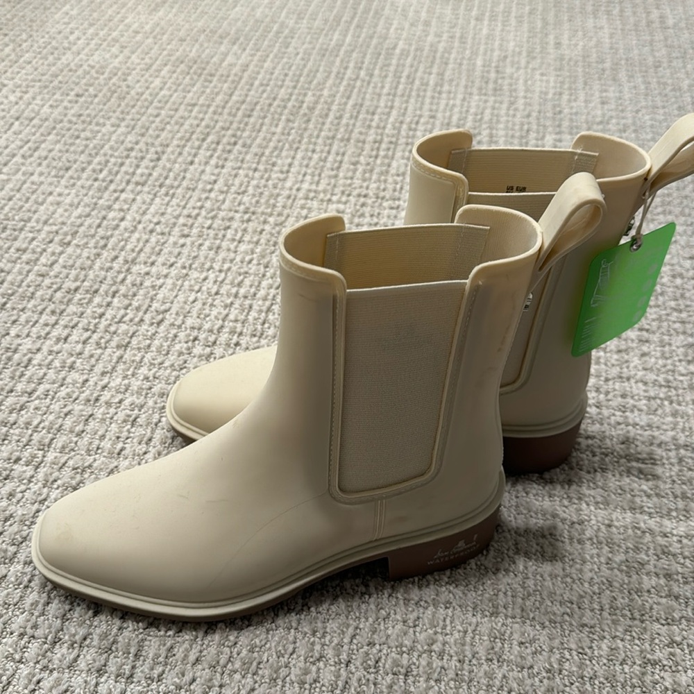 Brand New Sam Edelman White Rainboots Size 6 (fits size 7-7.5)